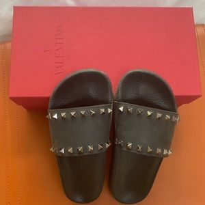 Valentino Garavani Rockstud Pool Slide Sandals